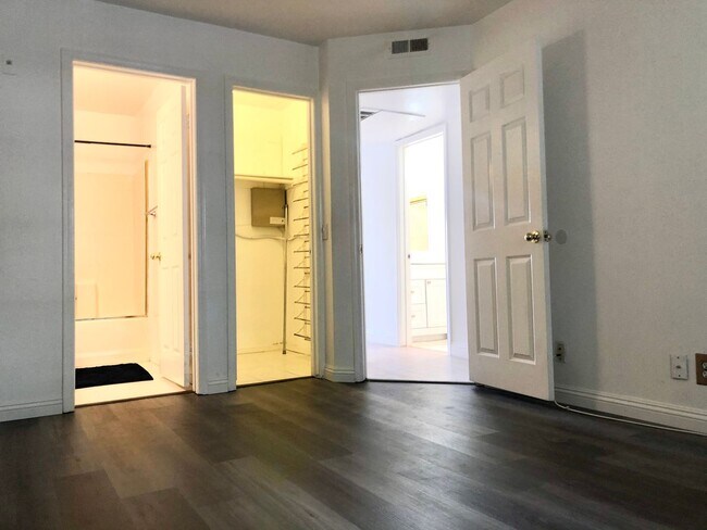 Building Photo - Coming Soon!! Live in the heart of Downtow...