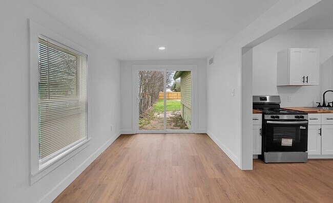 Building Photo - 1602 Mitchell Ave
