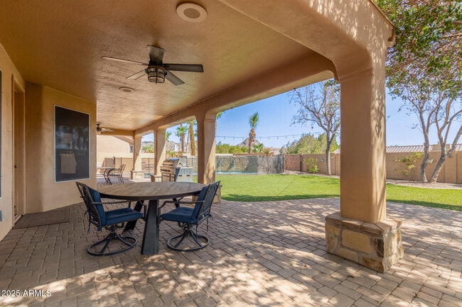 Building Photo - 1211 E Desert Flower Ln