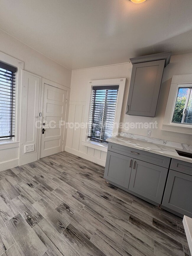 Building Photo - 817 Wainwright St