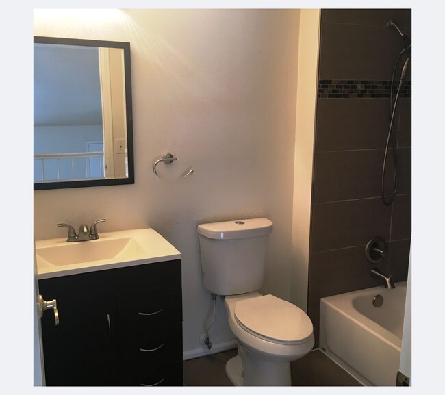 Building Photo - Spacious Backyard + Quiet Street | 3 Bed /...
