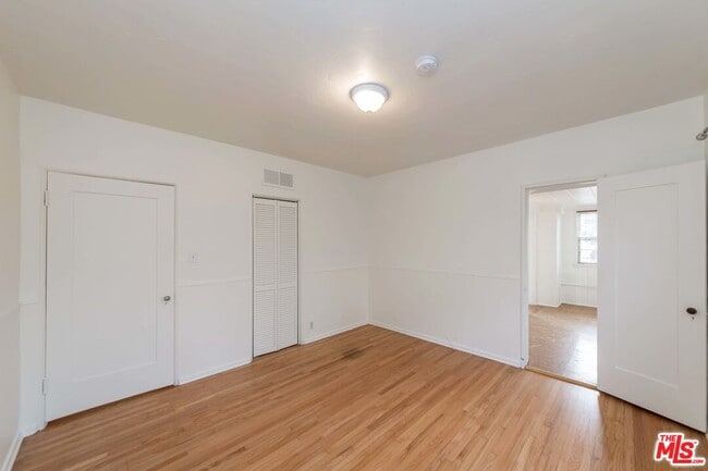 Building Photo - 3167 Rowena Ave