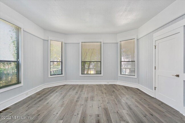 Building Photo - 2142 Park St