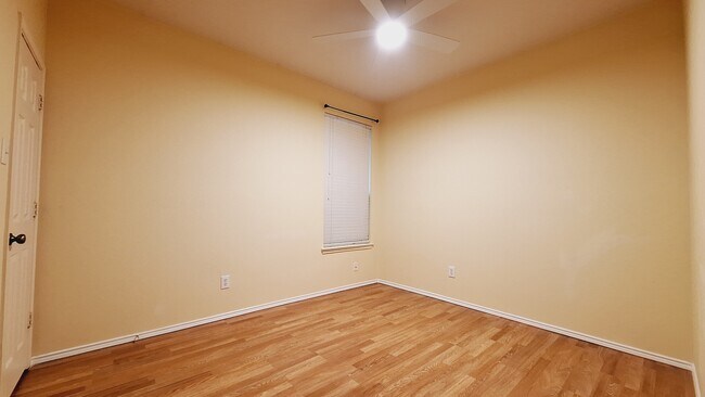 Building Photo - 5812 Lava Dr