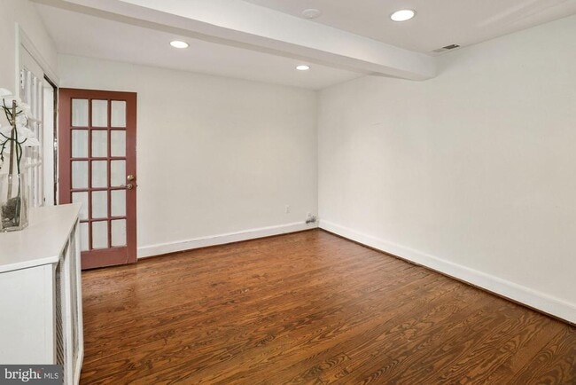 Building Photo - 1537 33rd St NW