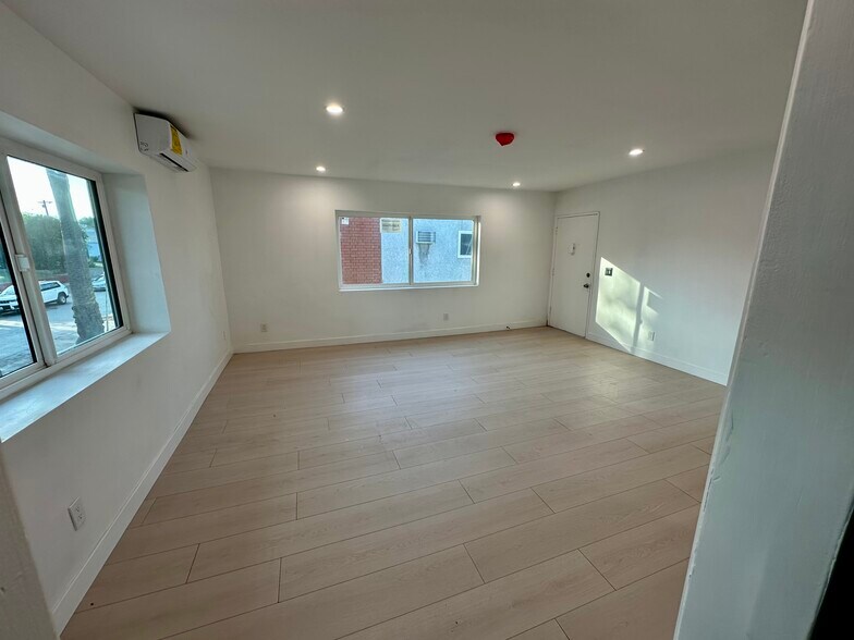 Building Photo - 4123 Edenhurst Ave