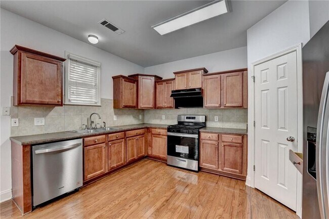 Building Photo - 2104 Nelms Pointe Landing