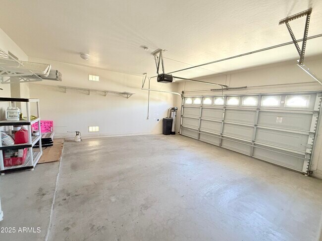 Building Photo - 931 E Canyon Way