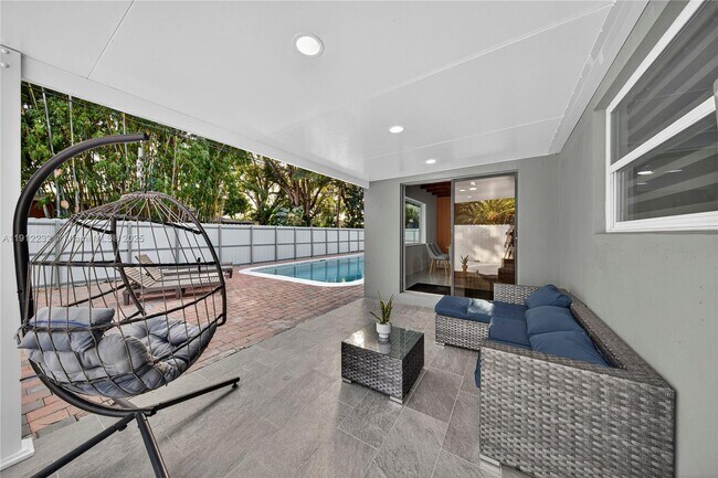 Building Photo - 3130 SW 16th St