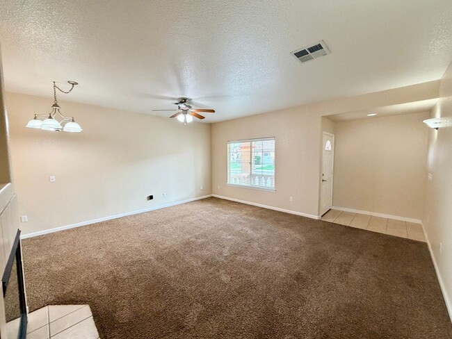 Building Photo - 147 Apple Ln