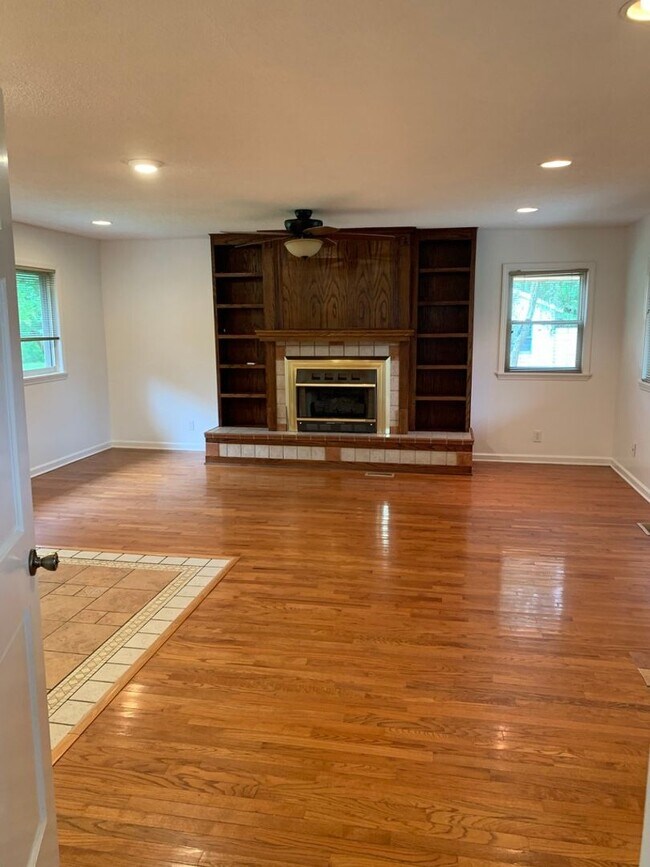 Building Photo - MUST SEE BEFORE PUTTING IN APPLICATION