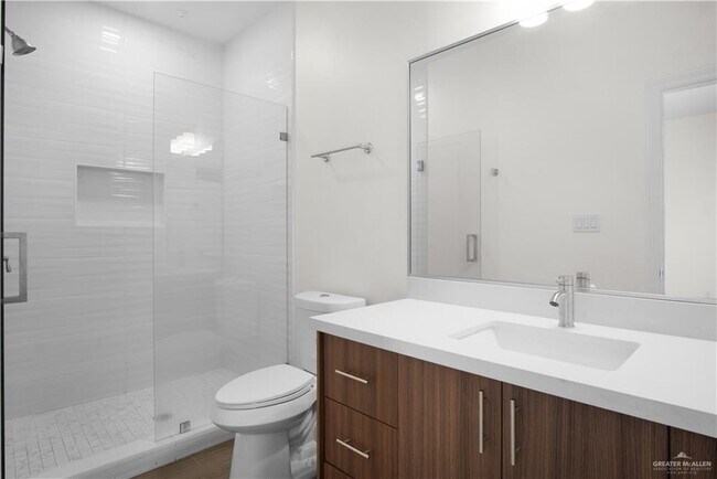 Building Photo - 24 N Onyx Ave