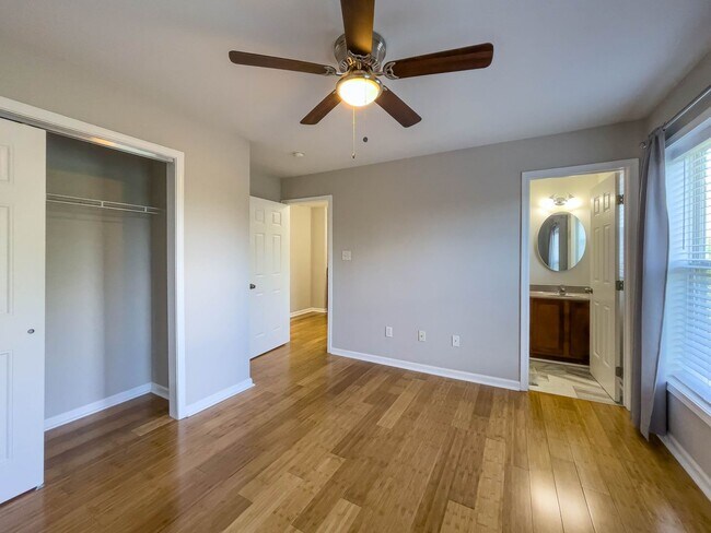 Building Photo - Spacious Three-Bedroom Townhouse in West A...