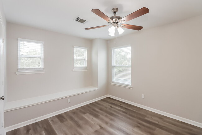 Building Photo - 6806 Oleander Grove Way