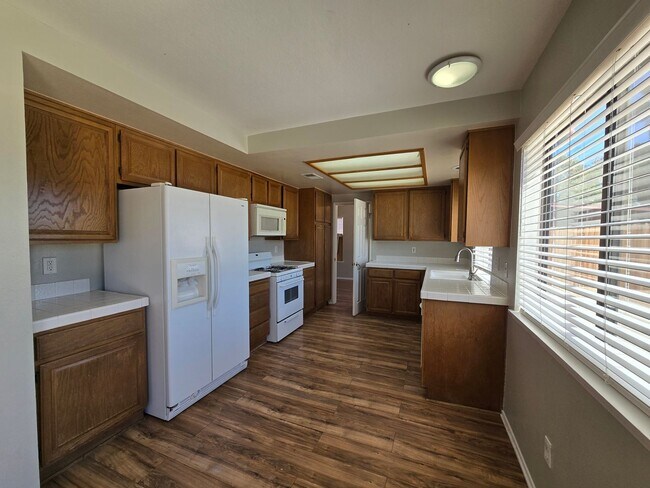Building Photo - 39354 Longhorn Ct