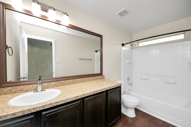 Building Photo - 819 Sun Prairie Dr