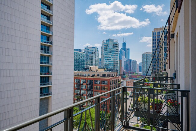 Building Photo - 758 N Larrabee St