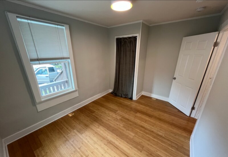 Building Photo - 1904 E 10th St