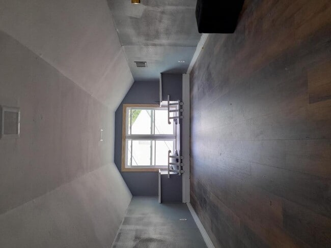Building Photo - 1702 NW 1st Ave