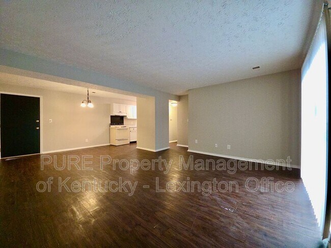 Building Photo - 356 Redding Rd