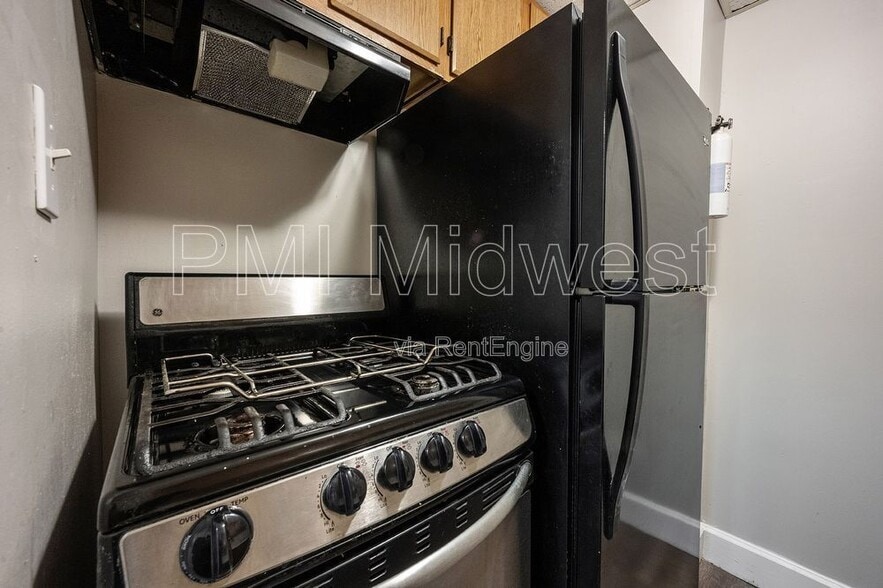 Building Photo - 2060 N Delaware St