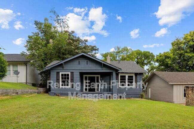 Building Photo - 963 3rd St W