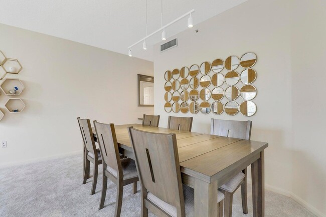 Building Photo - 630 S Sapodilla Ave