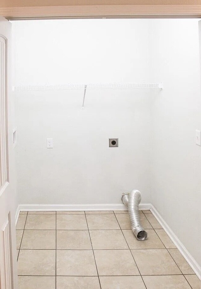 Building Photo - Beautiful 3 Bed | 2.5 Bath Townhome in Pri...