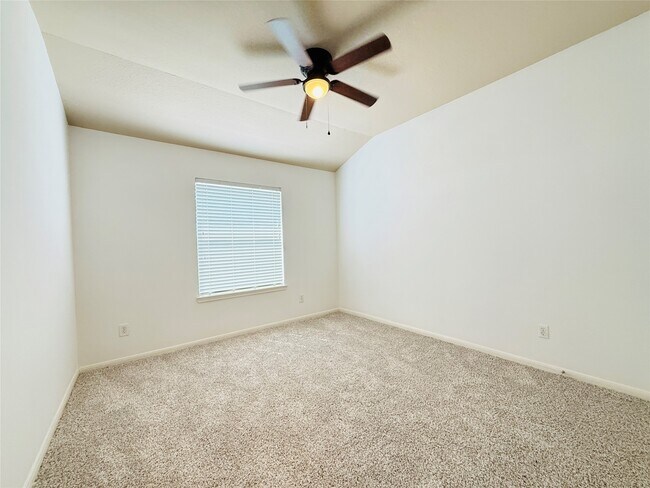 Building Photo - 518 Saffron Ct