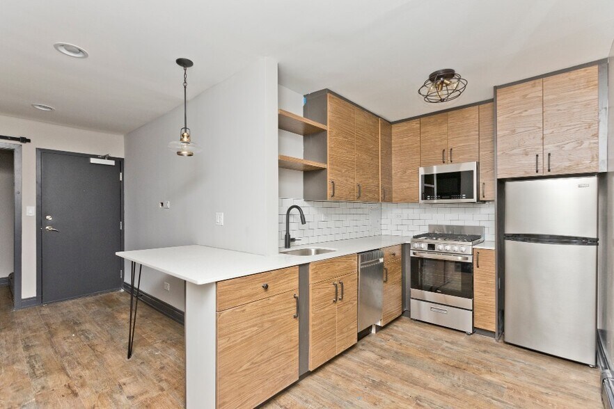 Building Photo - 522 W Wrightwood Ave