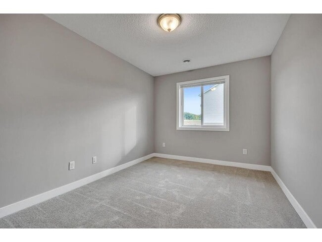 Building Photo - 722 Hilltop Ln