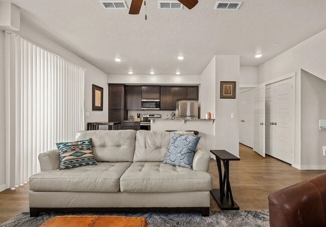 Building Photo - 7353 N Lucy Rose Ln