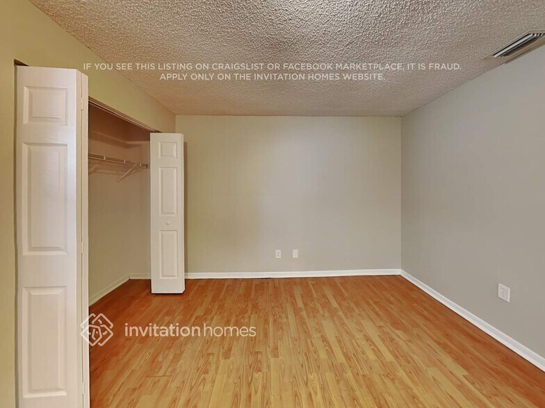 Building Photo - 10025 SW 139th Pl