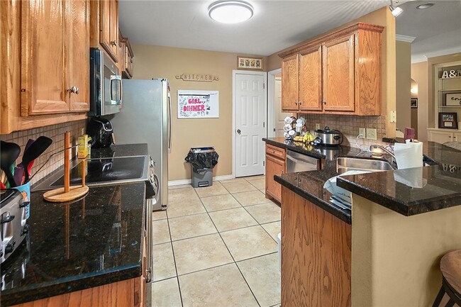 Building Photo - 335 Robelmont Dr