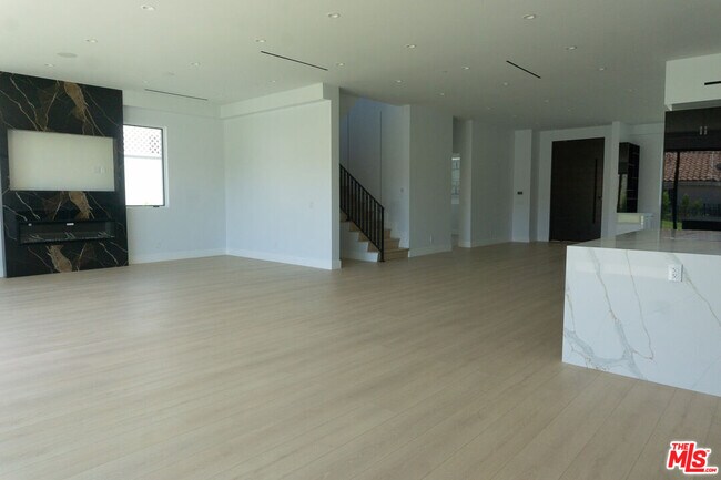 Building Photo - 10360 Ilona Ave