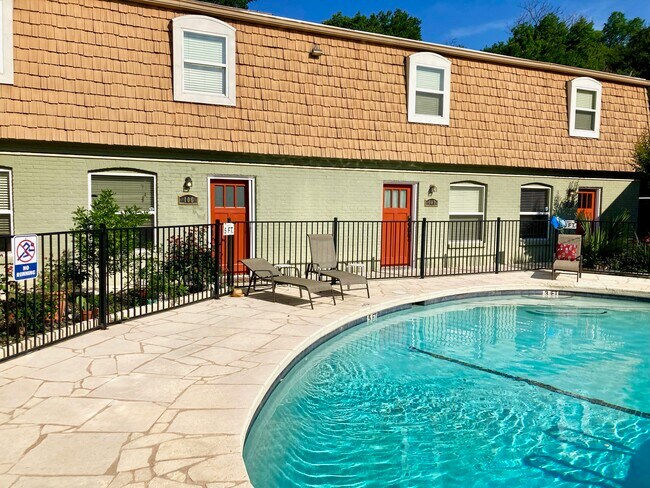 Building Photo - 1500 East Side Dr