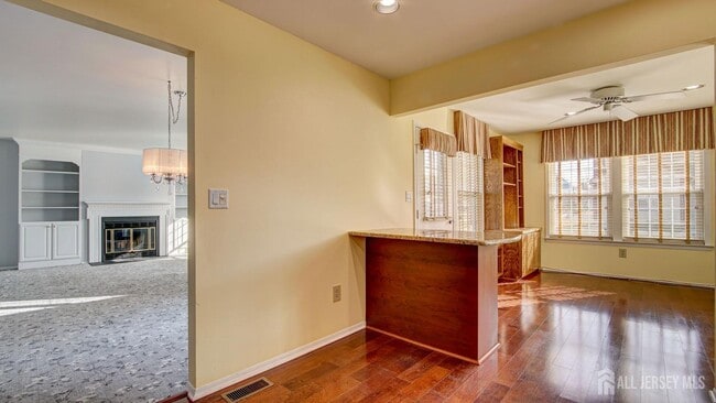 Building Photo - 32 Canterbury Dr