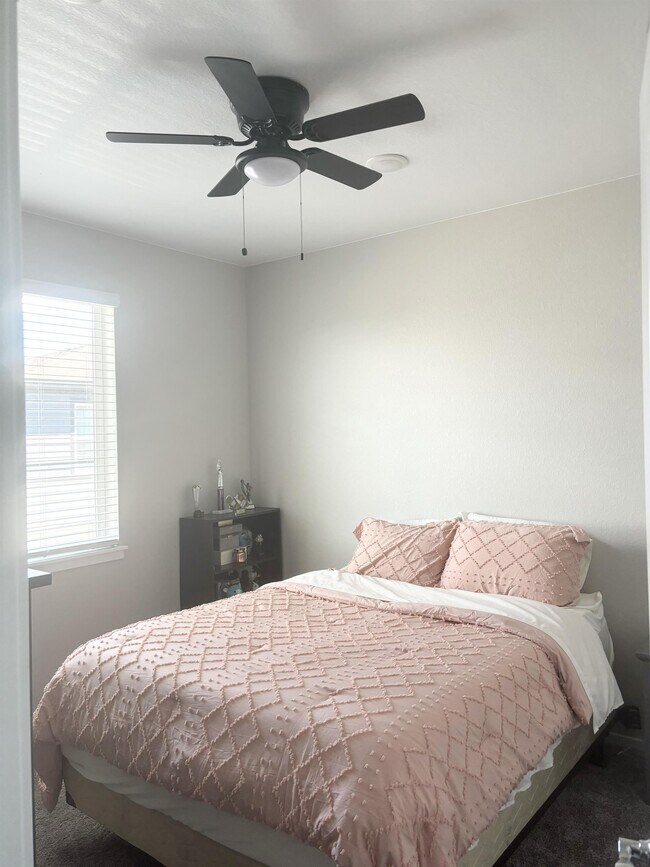 Building Photo - 23600 E 41st Ave