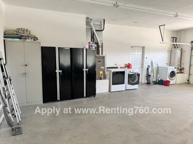 Building Photo - Incredible City Views In Western Hills Est...