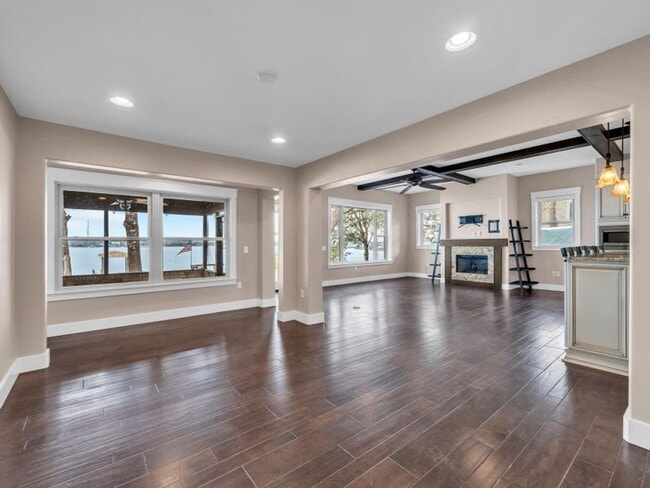 Building Photo - Waterfront Home in Niceville on the Bay wi...