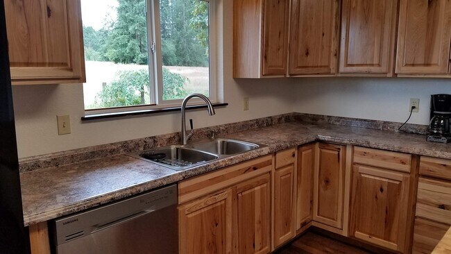 Building Photo - 11839 Glenwood Rd