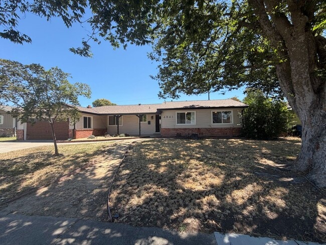 Building Photo - 3 Bedroom | 2 Bathroom | Single family home in Golf Course Terrace