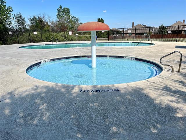 Building Photo - 8 Mapleridge Dr