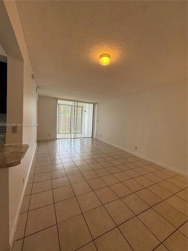 Building Photo - 210 Lake Pointe Dr