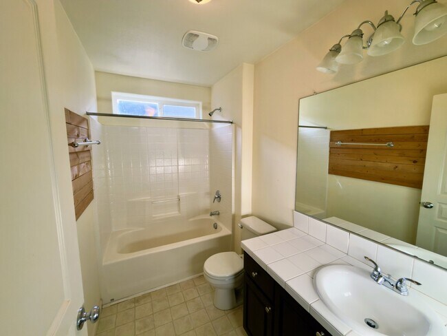 Building Photo - 20893 SW Edgemont St