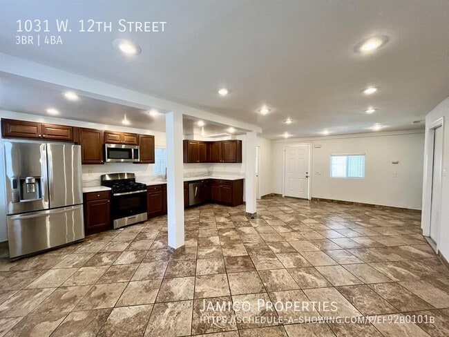 Building Photo - 1031 W 12th St