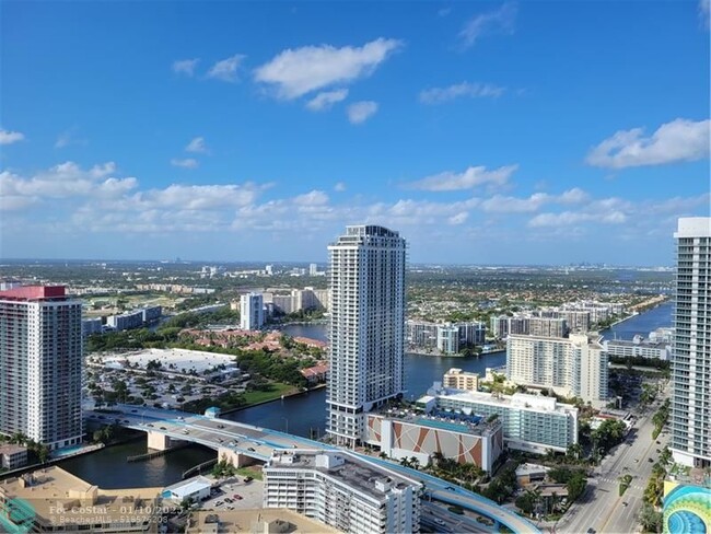 Building Photo - 1850 S Ocean Dr