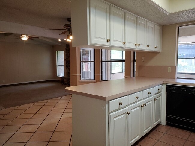 Building Photo - 4200 Pyracantha Dr