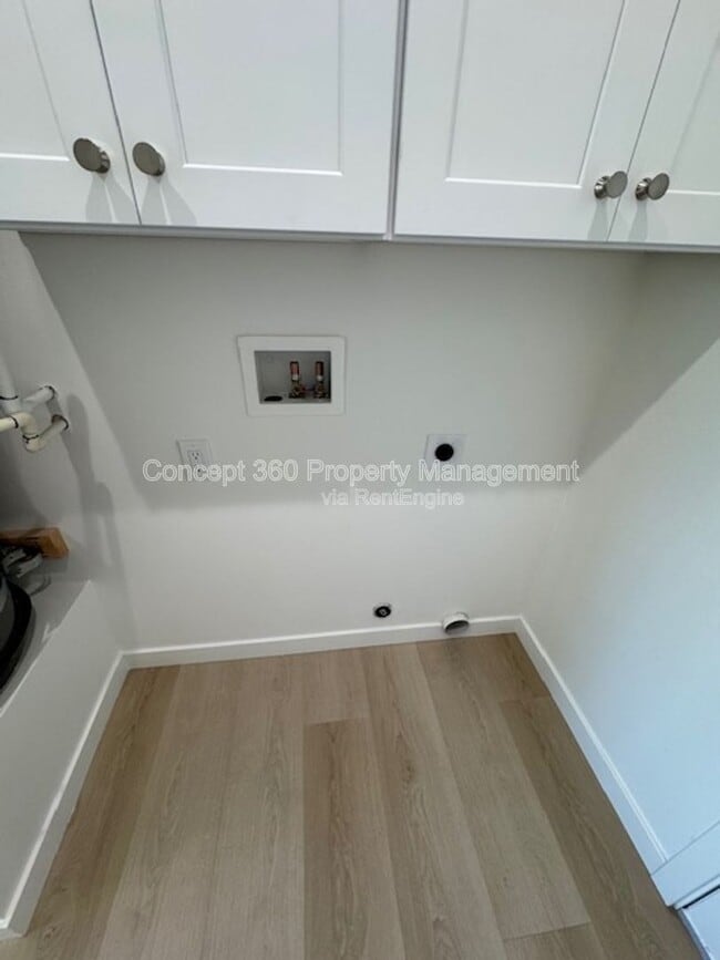 Building Photo - 6168 Briercrest Ave