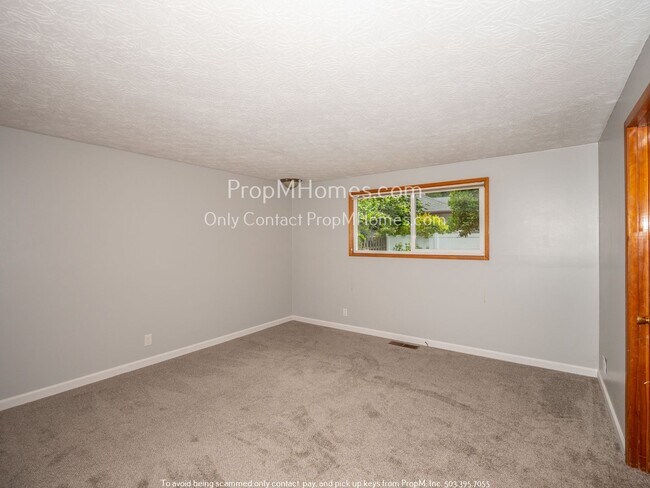 Building Photo - Charming Three Bedroom Ranch In Oak Grove w/ Lawn Care Included!